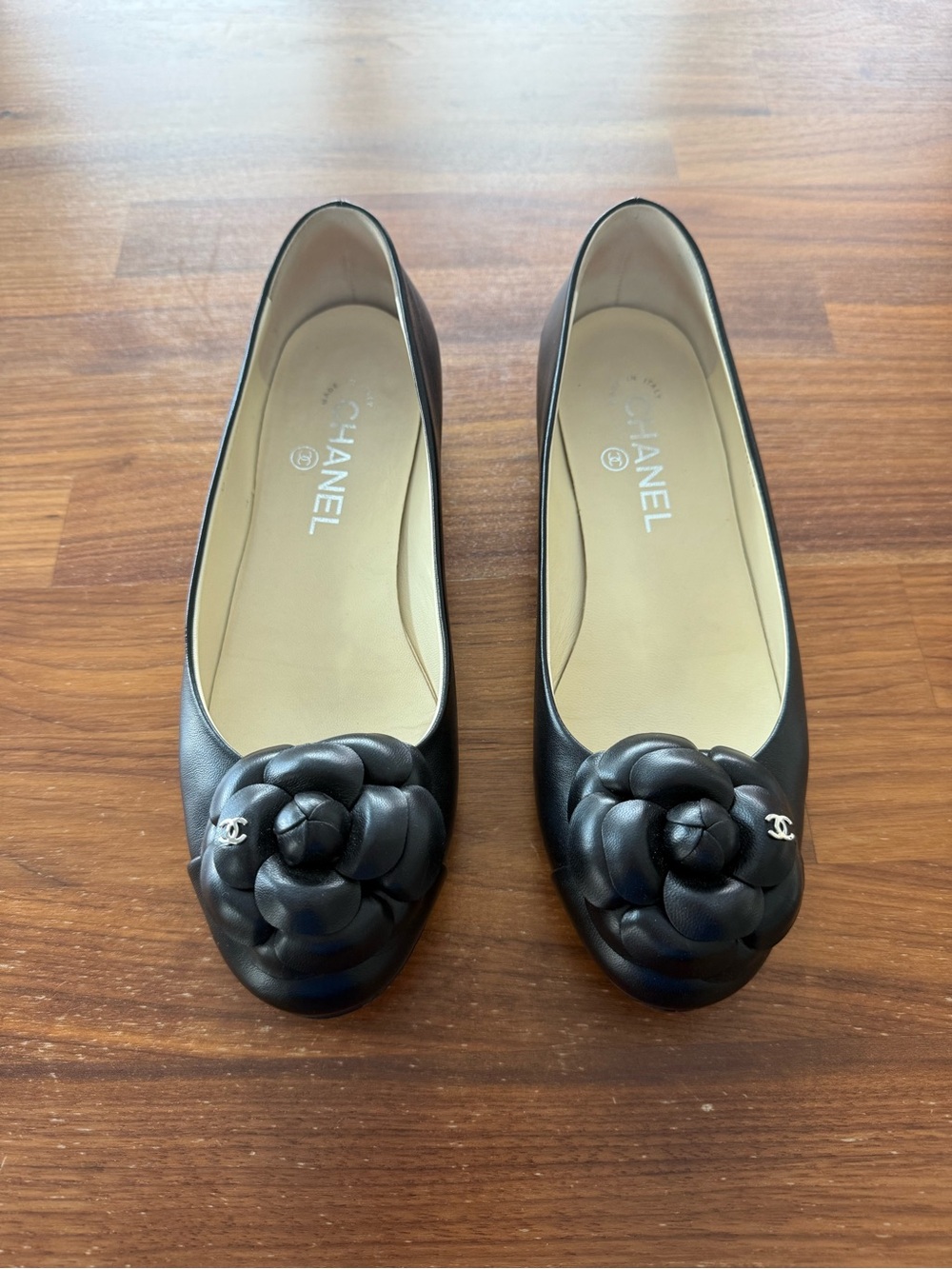 CHANEL Black Camellia Leather Cap Toe Ballet Flats 38